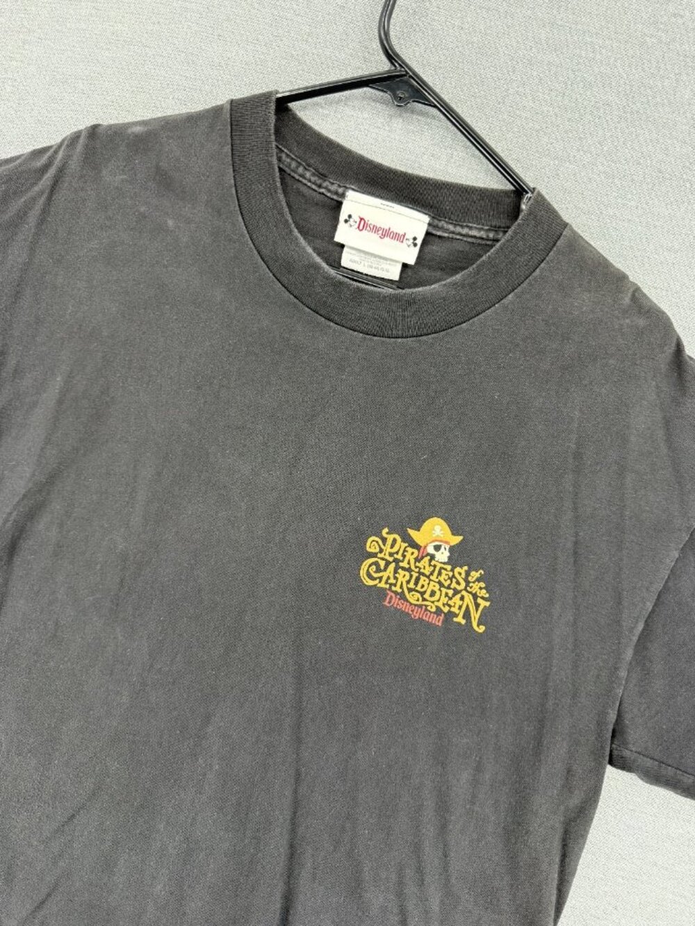 Vtg 2001 Disneyland Pirates of the Caribbean T-Shirt Mens L Tee Y2K